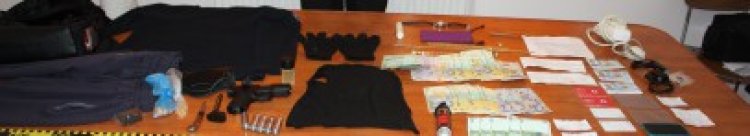 Urmărire ca-n filme în Mamaia. Hoţ prins de poliţişti pe plajă - IATĂ CE AU GĂSIT POLIŢIŞTII ASUPRA LUI